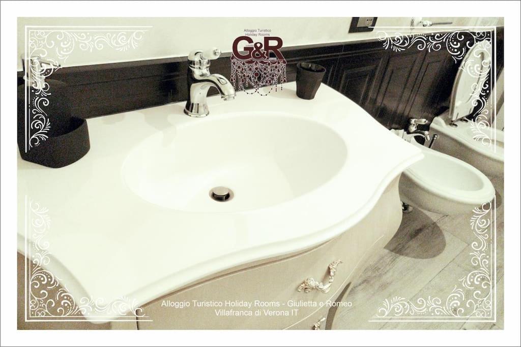 Alloggio Turistico Giulietta E Romeo - Intero Appartamento - Villafranca Di Verona, Zimmer, Holiday Rooms מראה חיצוני תמונה
